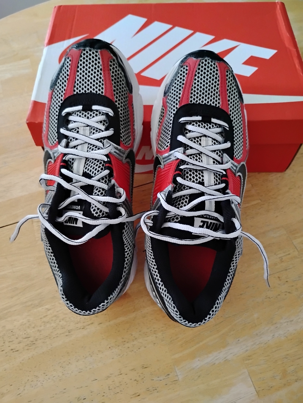 Nike Zoom Vomero 5. Men’s Black, Red & White Athletic Running Sneakers